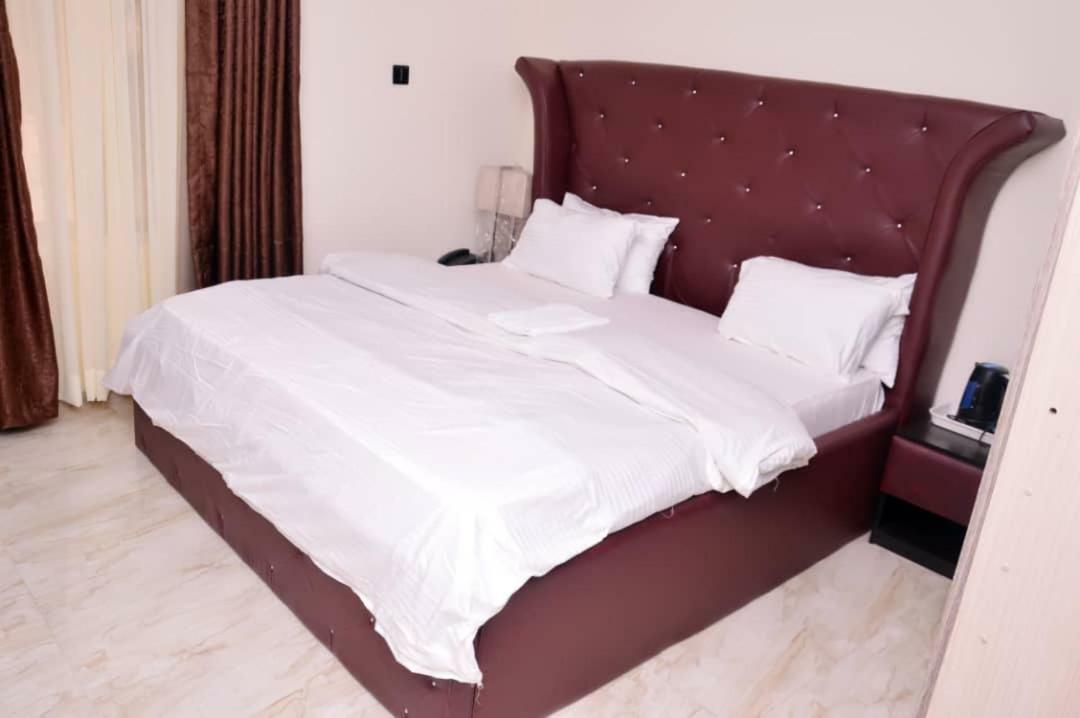 City Nest Hotel Ogombo Exterior photo